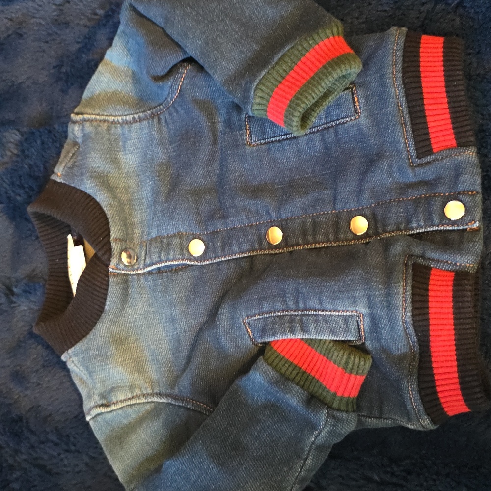 Gucci Kids Blue Jean Jacket and Shorts Set with Red and Green Accents - Picture 3 of 10